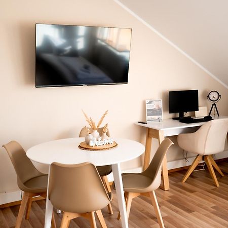 C4S Come4Stay Altoetting - 3-Zi Whg I Zentrale Lage I Parkplatz I Balkon I Wifi I Smarttv I 1 Kingsize, 1 Queensize Bett I Office Arbeitsplatz I Wohnbereich Mit Couch Und Essbereich I Voll Ausgestattete Kueche I Nespresso Eksteriør bilde