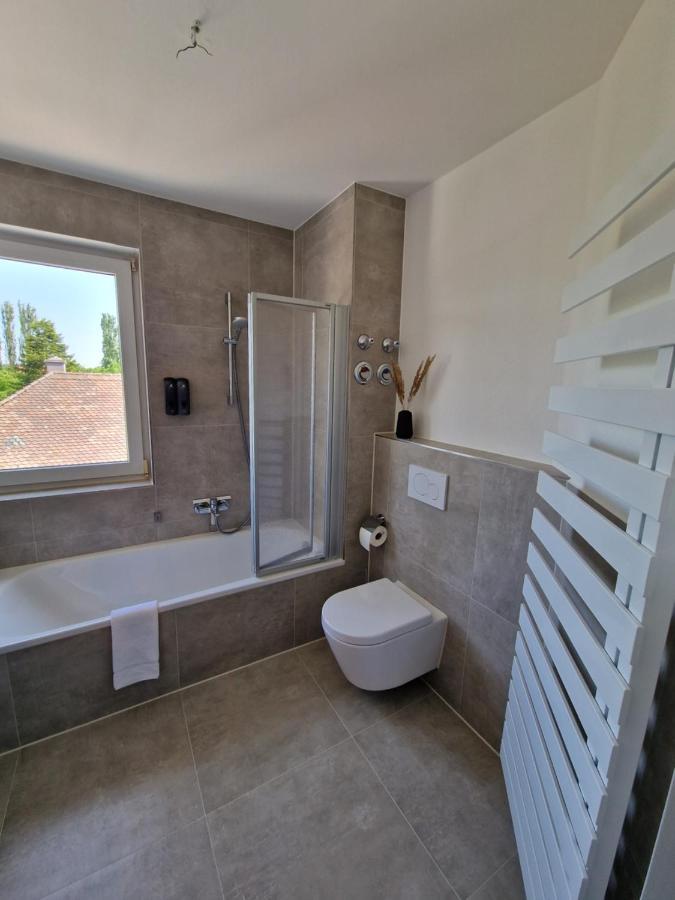 C4S Come4Stay Altoetting - 3-Zi Whg I Zentrale Lage I Parkplatz I Balkon I Wifi I Smarttv I 1 Kingsize, 1 Queensize Bett I Office Arbeitsplatz I Wohnbereich Mit Couch Und Essbereich I Voll Ausgestattete Kueche I Nespresso Eksteriør bilde