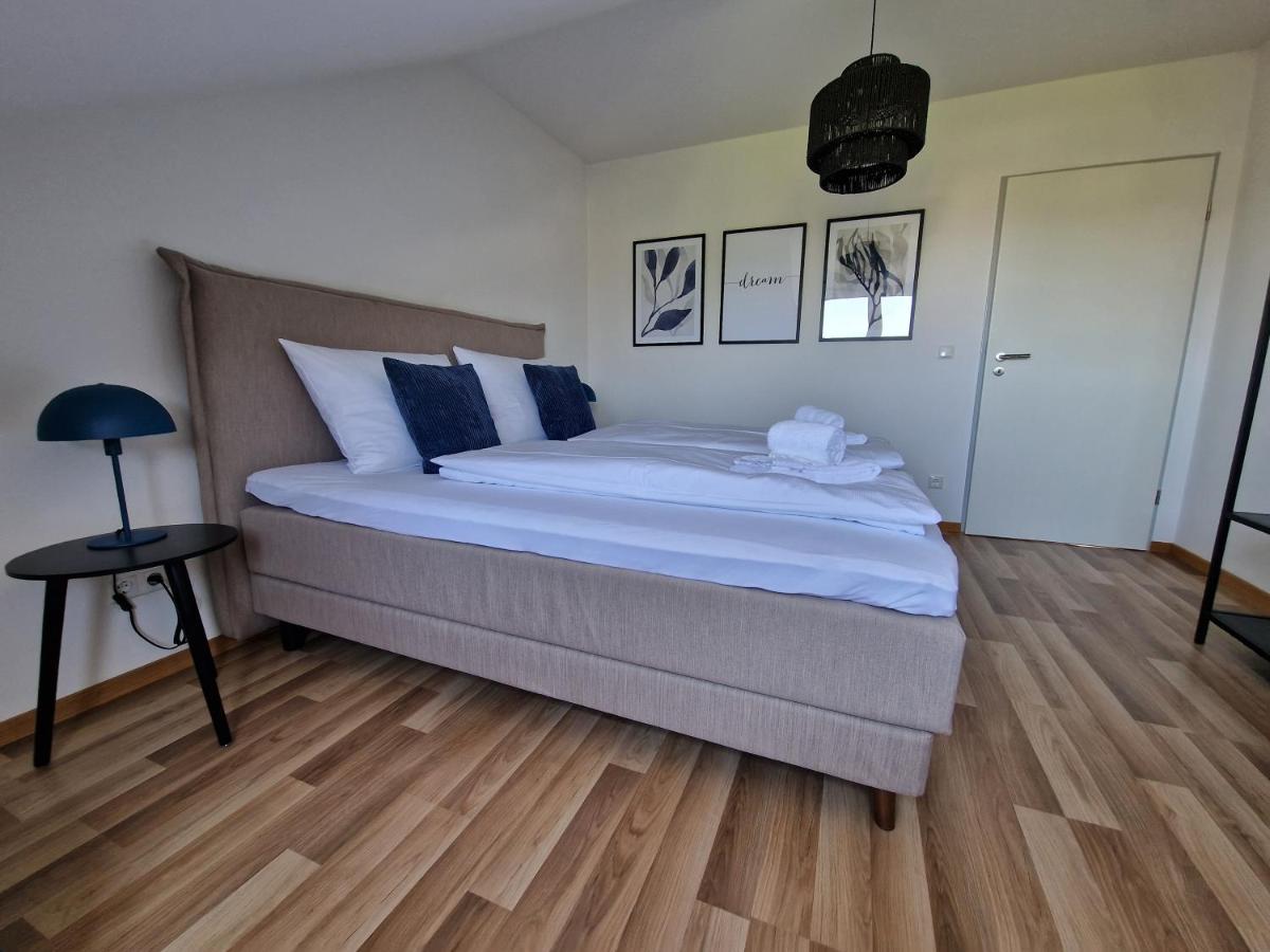 C4S Come4Stay Altoetting - 3-Zi Whg I Zentrale Lage I Parkplatz I Balkon I Wifi I Smarttv I 1 Kingsize, 1 Queensize Bett I Office Arbeitsplatz I Wohnbereich Mit Couch Und Essbereich I Voll Ausgestattete Kueche I Nespresso Eksteriør bilde