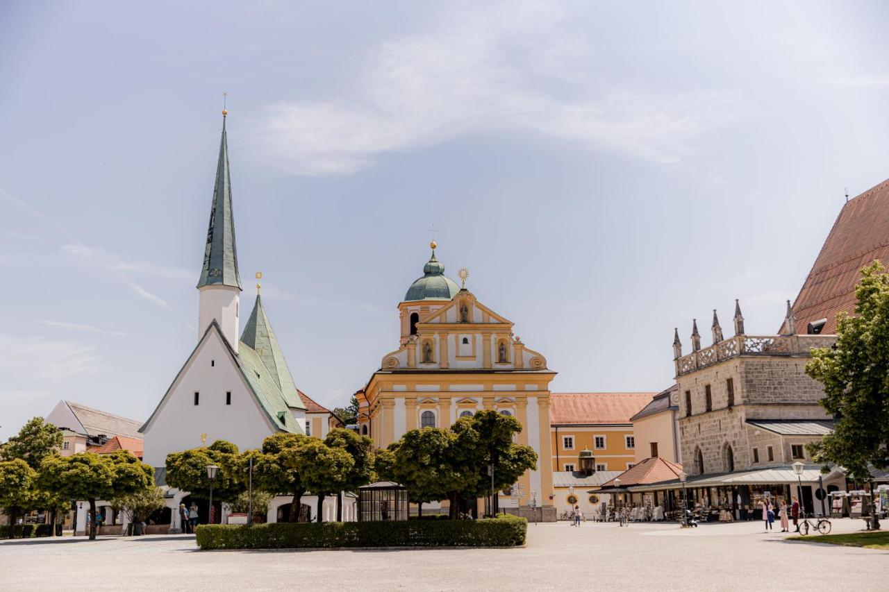 C4S Come4Stay Altoetting - 3-Zi Whg I Zentrale Lage I Parkplatz I Balkon I Wifi I Smarttv I 1 Kingsize, 1 Queensize Bett I Office Arbeitsplatz I Wohnbereich Mit Couch Und Essbereich I Voll Ausgestattete Kueche I Nespresso Eksteriør bilde