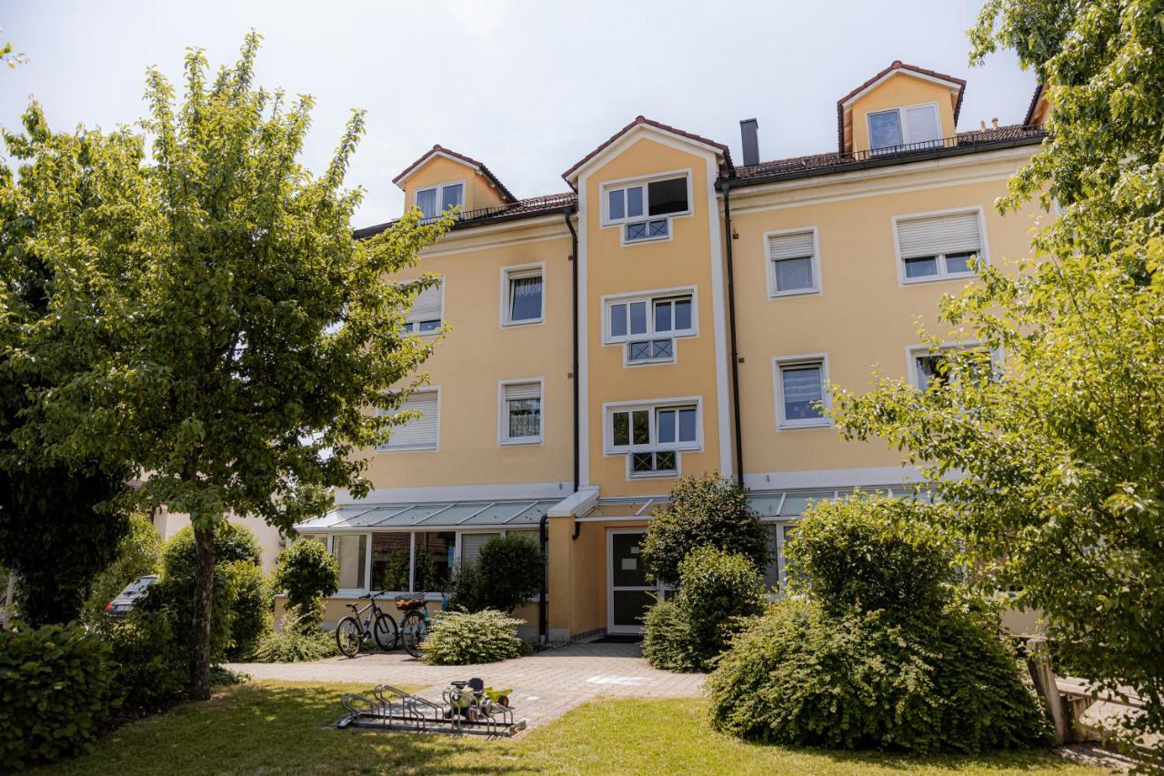 C4S Come4Stay Altoetting - 3-Zi Whg I Zentrale Lage I Parkplatz I Balkon I Wifi I Smarttv I 1 Kingsize, 1 Queensize Bett I Office Arbeitsplatz I Wohnbereich Mit Couch Und Essbereich I Voll Ausgestattete Kueche I Nespresso Eksteriør bilde