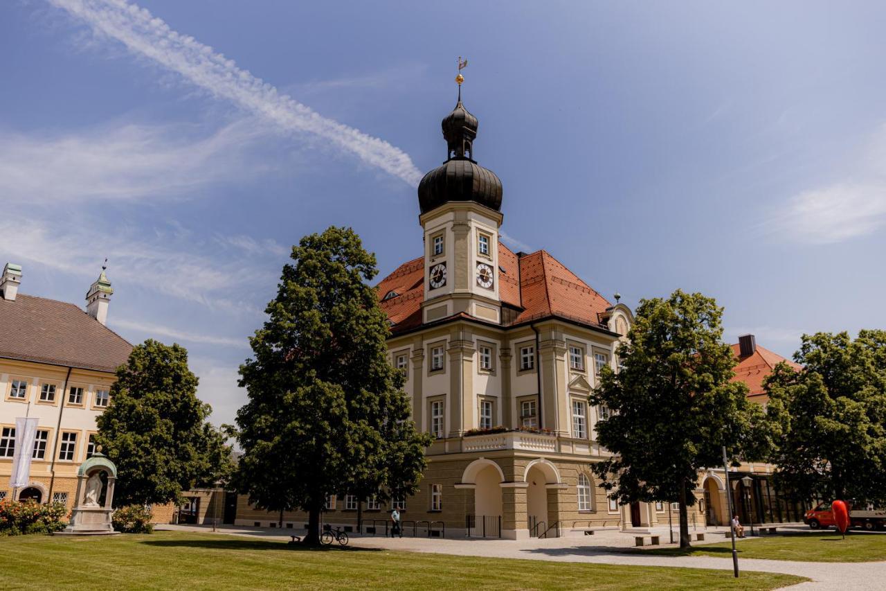 C4S Come4Stay Altoetting - 3-Zi Whg I Zentrale Lage I Parkplatz I Balkon I Wifi I Smarttv I 1 Kingsize, 1 Queensize Bett I Office Arbeitsplatz I Wohnbereich Mit Couch Und Essbereich I Voll Ausgestattete Kueche I Nespresso Eksteriør bilde