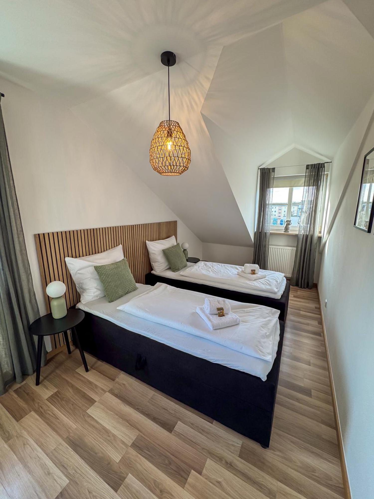 C4S Come4Stay Altoetting - 3-Zi Whg I Zentrale Lage I Parkplatz I Balkon I Wifi I Smarttv I 1 Kingsize, 1 Queensize Bett I Office Arbeitsplatz I Wohnbereich Mit Couch Und Essbereich I Voll Ausgestattete Kueche I Nespresso Eksteriør bilde