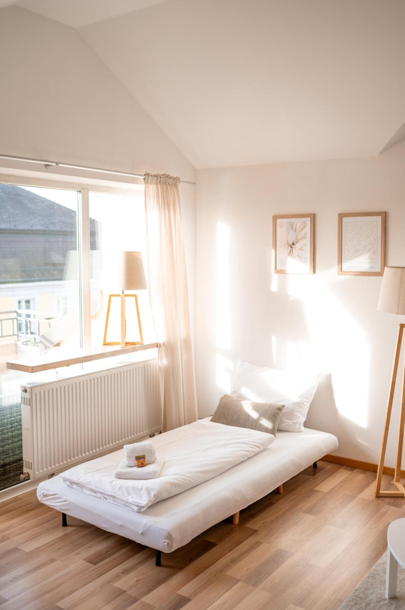C4S Come4Stay Altoetting - 3-Zi Whg I Zentrale Lage I Parkplatz I Balkon I Wifi I Smarttv I 1 Kingsize, 1 Queensize Bett I Office Arbeitsplatz I Wohnbereich Mit Couch Und Essbereich I Voll Ausgestattete Kueche I Nespresso Eksteriør bilde